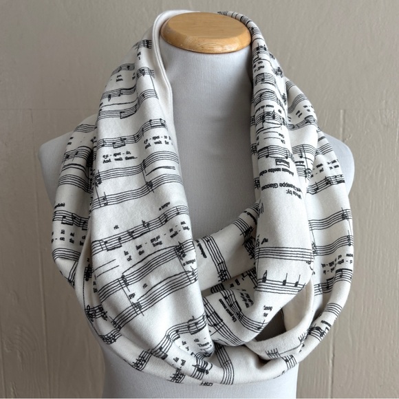 Storiarts Musical Note Un Bel Dí, Vedremo Madam Butterfly Print Infinity Scarf - Picture 1 of 9